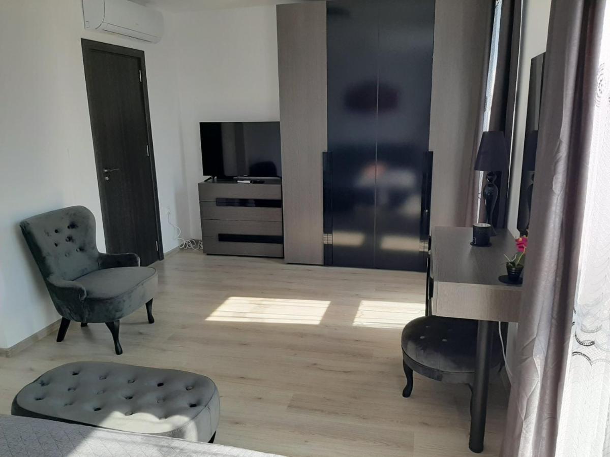 Appartement Апаратамент Deluxe1 à St Constantin et Helena Extérieur photo