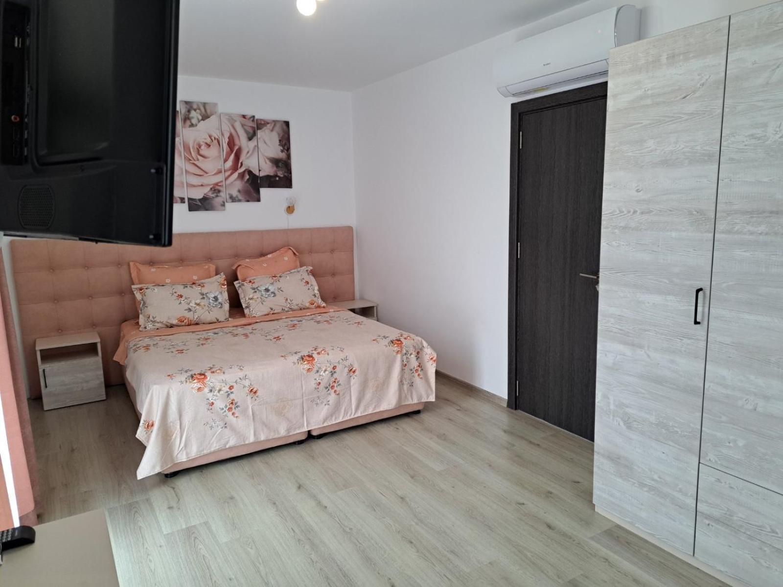 Appartement Апаратамент Deluxe1 à St Constantin et Helena Extérieur photo